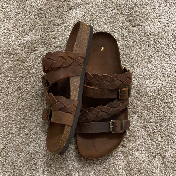 Sandals - Picture 2 of 3